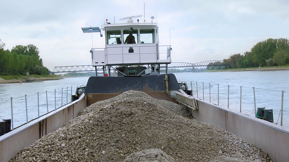 Aus der WSA Freiburg Geschiebezugabe Dokumentation - im Kiesboot unterwegs