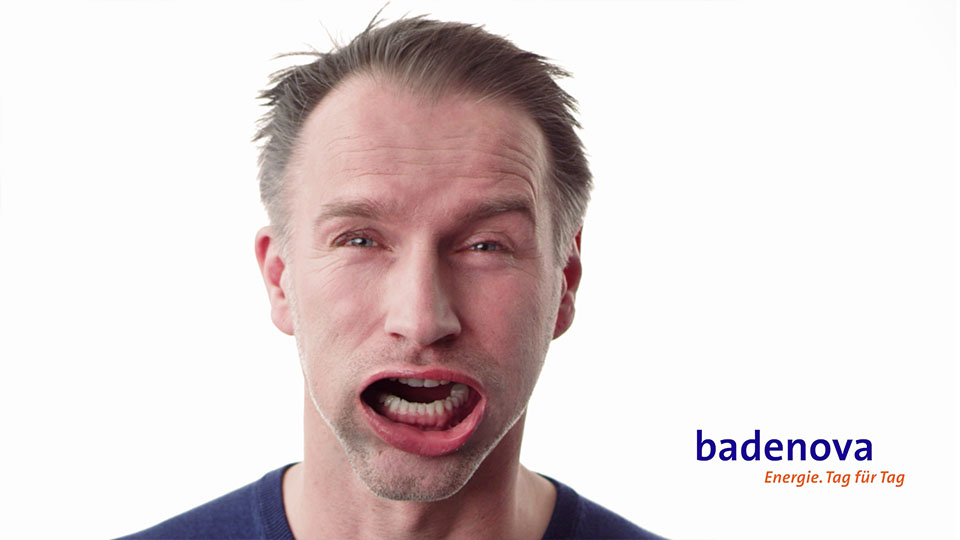 Aus dem Badenova volle Ladung Werbespot -Mann mit Wind im Gesicht